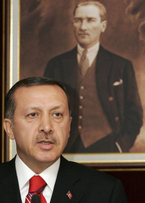 Премиерът на Турция солидарен с Русия за Южна Осетия