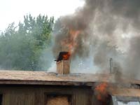 Необитаема къща изгоря в с.Богомилово заради пожар на сухи треви 
