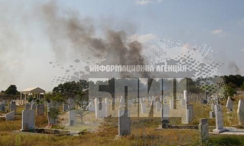 Горяха гробищата в Димитровград