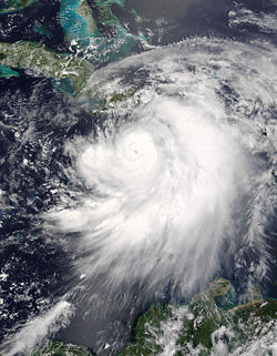 "Густав" се превръща в ураган от 4-та степен