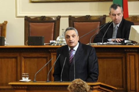 Костов: В демократично общество правителството подава оставка