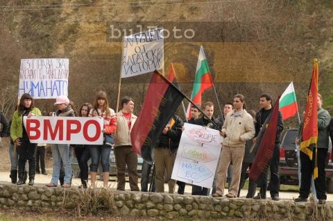 Откъде идва антибългарският дух в печата в Македония