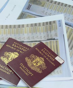 С взимането на български паспорти сами себе си отричаме, казват историци в Скопие
