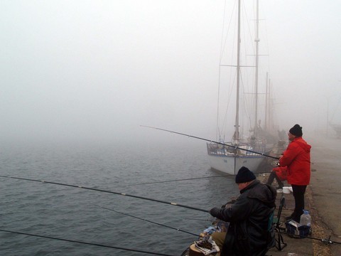 Пристанище Бургас затворено заради мъгла