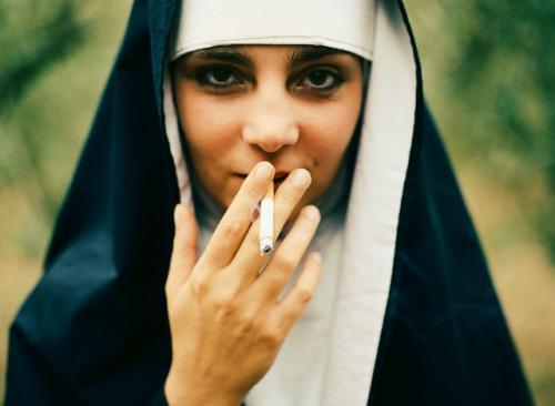 Секси одежди на монахини хит в Полша