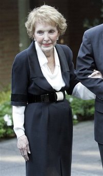 Нанси Рейгън в болница със счупен таз