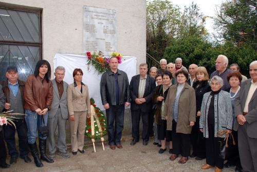 В Константиново осветиха плоча с имената на пострадалите при комунизма