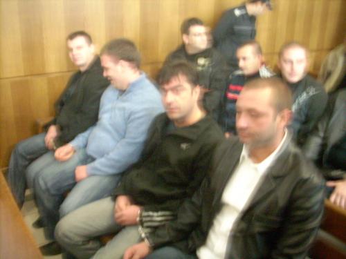 Петима адвокати защитават бандата на Пръча