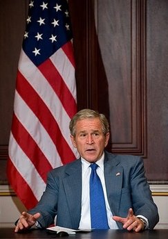 Буш вече гласува за Маккейн