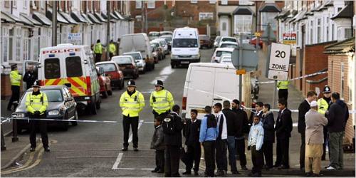 Четирима терористи арестувани във Великобритания
