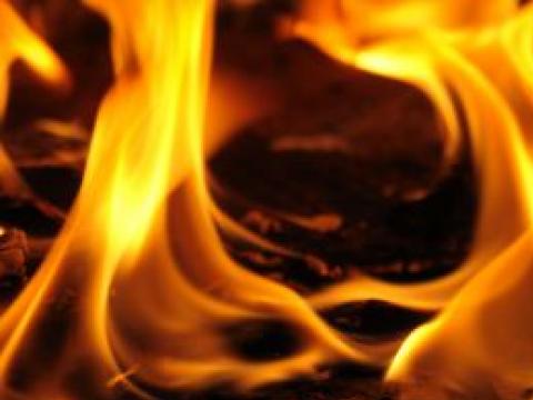 Семейство пенсионери гине в пожар
