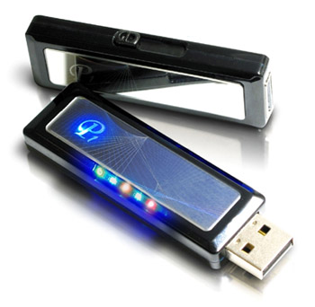 Пускат USB флаш с 32 GB пространство за данни