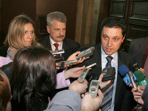 Ще искат оставката на Минчо Спасов от вътрешната комисия в НС