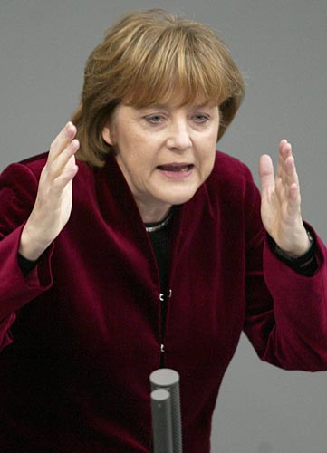 Меркел настоява за координирани действия срещу световната финансова криза 