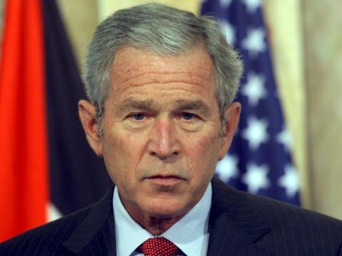 Буш изчезва от полезрението, докато траят изборите
