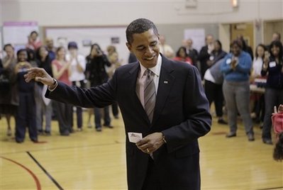 Съперниците гласуваха, Обама поведе символично