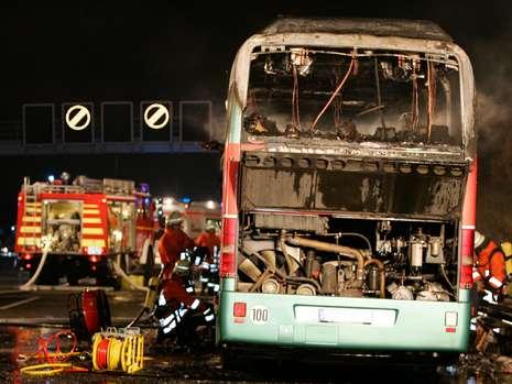 20 загинаха при пожар на автобус в Германия