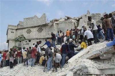 Най-малко 82 са жертвите на срутилото се училище в Хаити