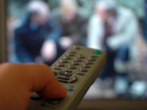 Британците губят по една седмица годишно за превъртане на телевизионните канали