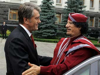 Кадафи подари на Юшченко шатрата си
