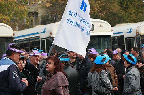 Протестиращи работници от "Кремиковци" отново обсадиха Министерския съвет