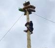 Трима казахстанци откраднали 90 телеграфни стълба