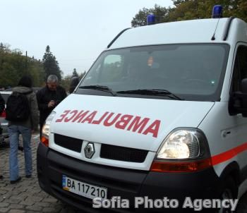 Автобус премаза кола, една жена загина в Пловдив
