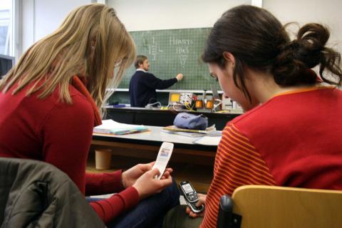 3000 са нередовните учители в България