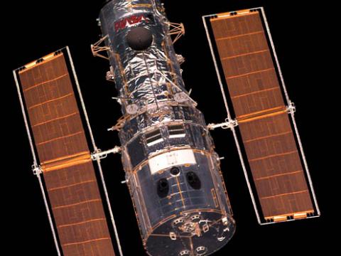 Двама астронавти от “Индевър” излязоха за трети път в открития космос около МКС