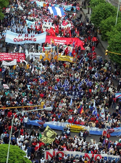 Протести срещу Буш в Лима
