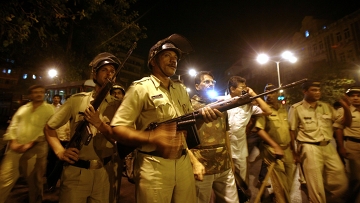 Армията: Терористите в Мумбай неутрализирани до часове