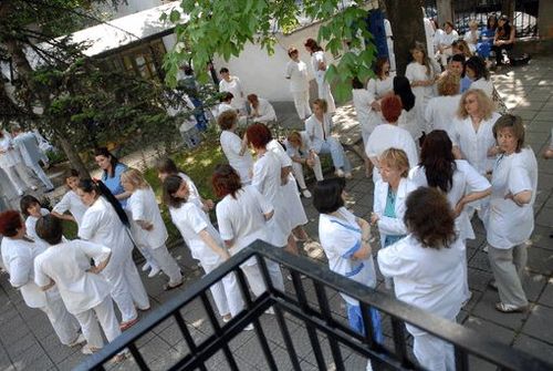 Задържаха 70 медицински сестри с фалшиви дипломи