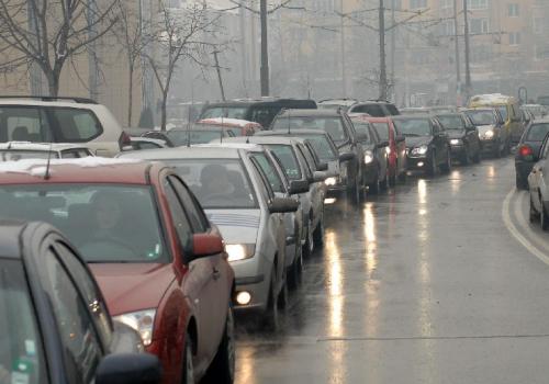 Засилен предколеден трафик в София 