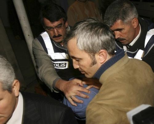 Турчин влиза в затвора за нападение над католически свещеник