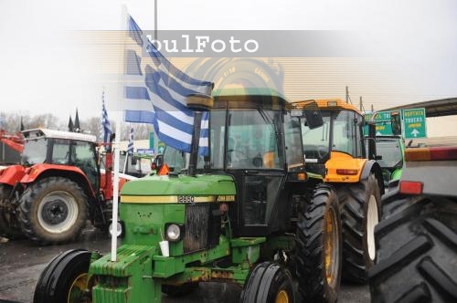 МВнР: 10 000 трактора са струпани в Северна Гърция, ние опитахме всичко 