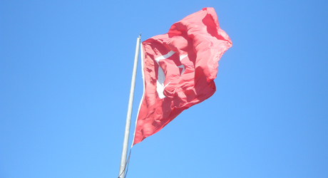 Вдигнаха турско знаме над кметство 
