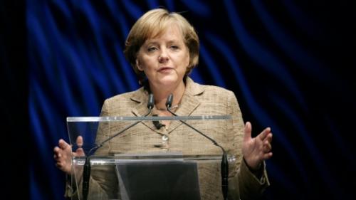 Меркел обеща да свали данъците