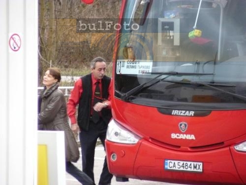 Мутафчиев ще участва в награждаването на екипажа на отвлечения автобус 

