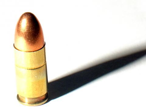 Простреляният в „Обеля” се стабилизира с куршум в тялото