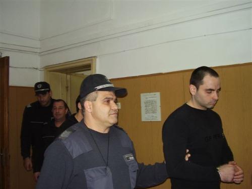 10 и 8 години затвор за убийство през 2006 г. във Варна