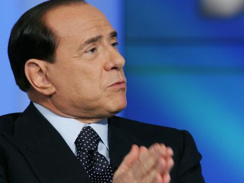 Маскиран като Берлускони опита да обере банка в Торино