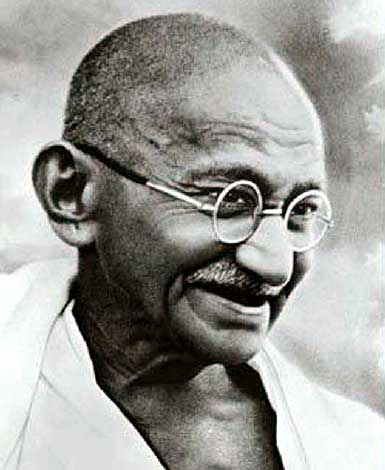 Продават на търг очилата на Махатма Ганди
