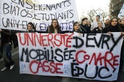 Масови протести във Франция срещу реформата в университетите