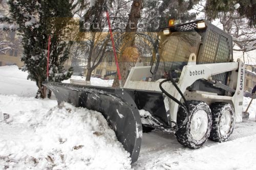 МИС отстранява щети от обилните снеговалежи 
