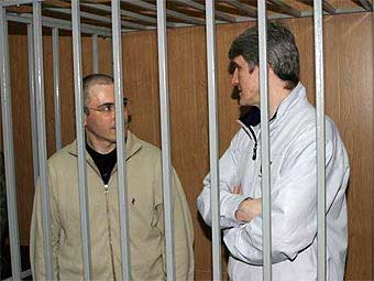 Докараха Ходорковски и Лебедев в Москва за нов процес срещу тях
