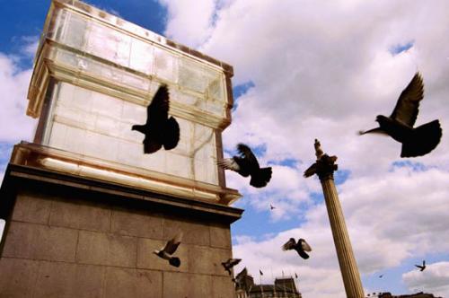 В Лондон набират желаещи да се пробват като "живи статуи"