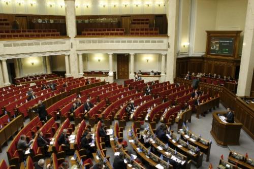 Парламентът в Киев намали 2 пъти заплатите на висшите длъжностни лица