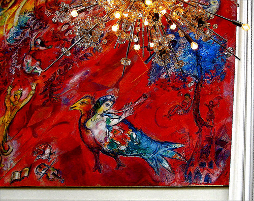 “Метрополитен Опера” принудена да заложи 2 картини на Шагал
