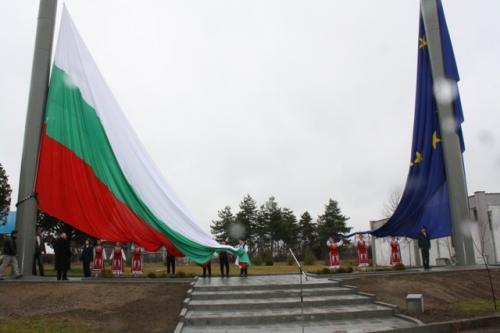 Българският и европейският флаг се развяха на Капитан Андреево