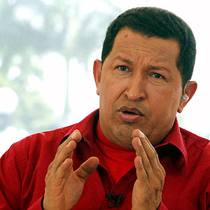 Уго Чавес зарадва народа с телефон за 14 долара